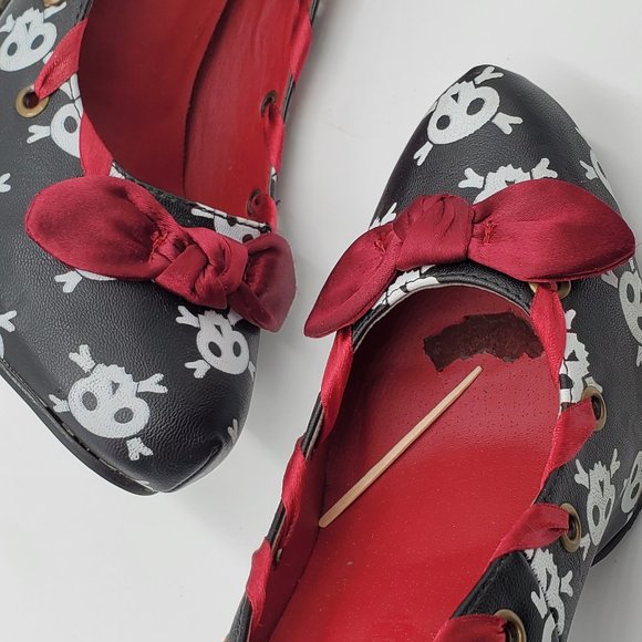 Ellie Skull & Crossbones Heels - Picture 15 of 15